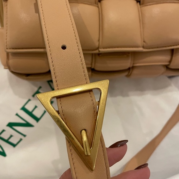 Bottega Veneta cassette bag in almond - Picture 4 of 6